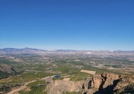 Ubicación del futuro parque empresarial, junto a la A-7, al norte de la sierra de Orihuela.