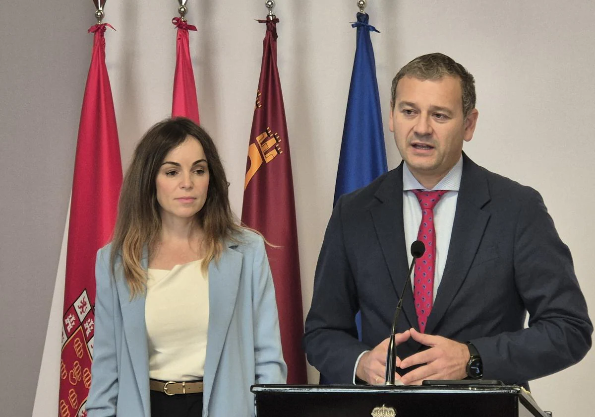 Rebeca Pérez y Marco Antonio Fernández, este viernes, en rueda de prensa.