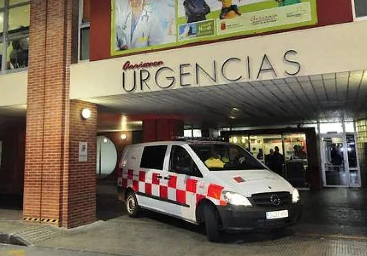 Puerta de urgencias del hospital Virgen de la Arrixaca, en una imagen de archivo.