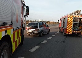 El coche accidentado, este domingo por la mañana.