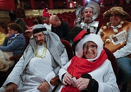 Parte del público disfrazado en el Teatro Real de Madrid durante el sorteo de 2022.