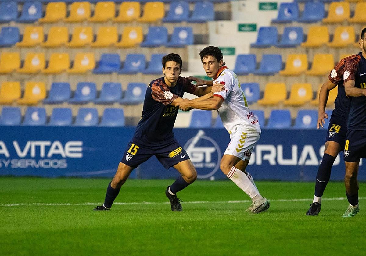 Nacho, el pasado domingo, forcejeando con un rival.