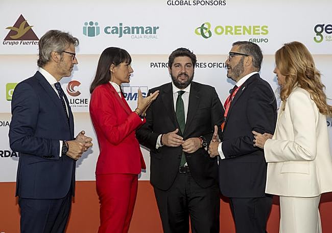 Luis Alberto Marín, María González Veracruz, Fernando López Miras, Miguel López Abad y la consejera Marisa López Aragón, en el CEO Congress, ayer, en Murcia.