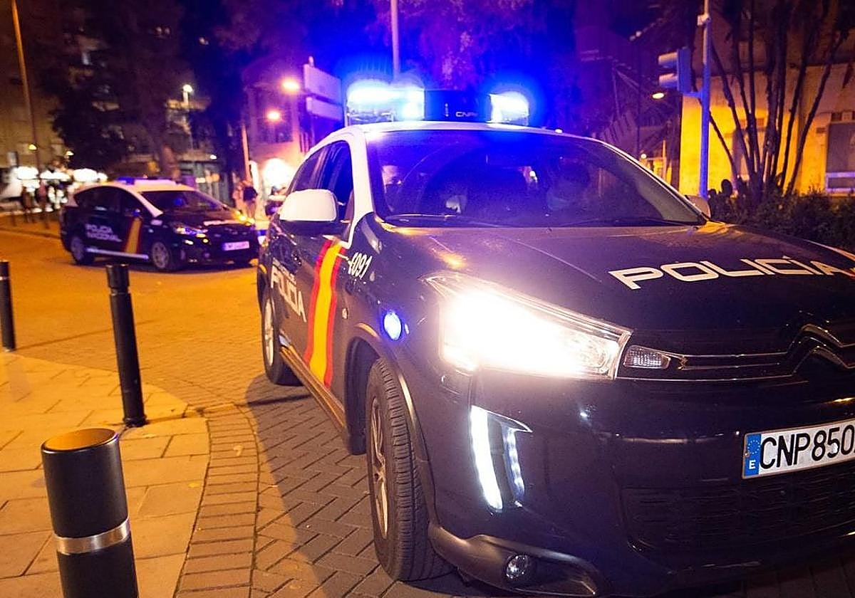 Vehículos de la Policía en Murcia en una imagen de archivo.