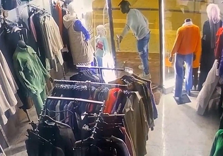 Dos detenidos en Archena por varios robos con fuerza en varias tiendas de la localidad