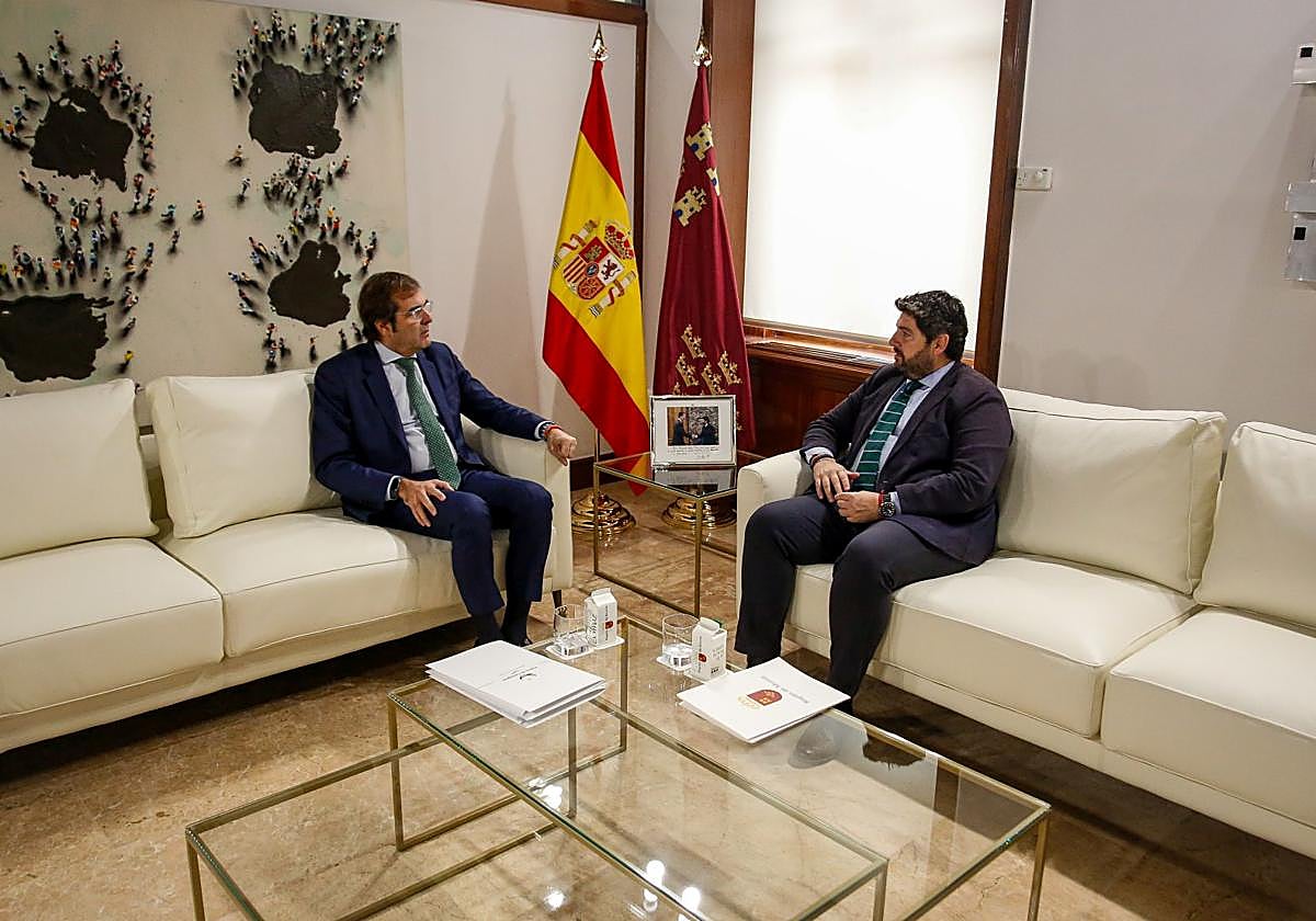 Pedro Pablo Hernández y Fernando López Miras, este viernes.