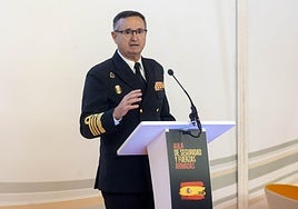 El almirante Aniceto Rosique durante su intervención.