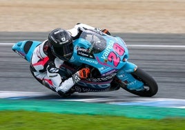 El piloto murciano Máximo Quiles, este viernes, en un test con el CF Moto Aspar Team en el circuito de Jerez.