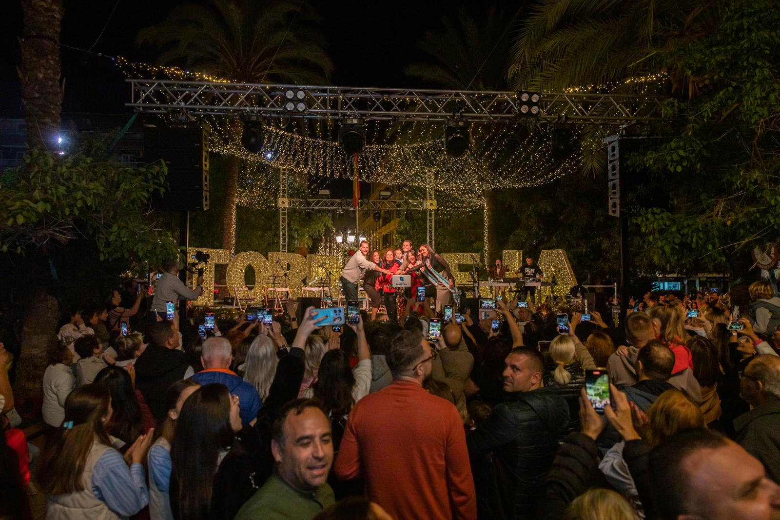 El encendido de las luces de Navidad de Torrevieja, en imágenes