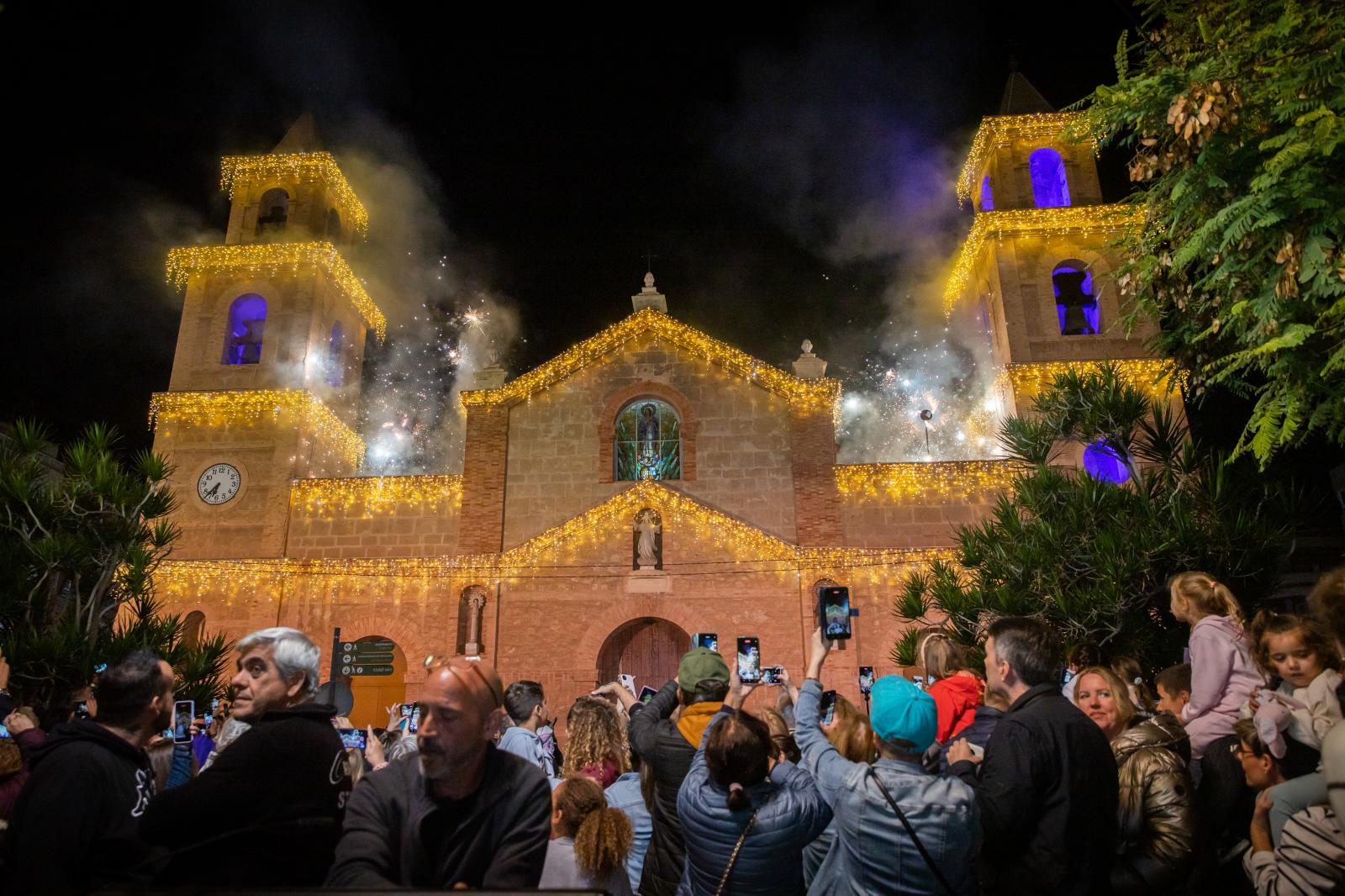 El encendido de las luces de Navidad de Torrevieja, en imágenes