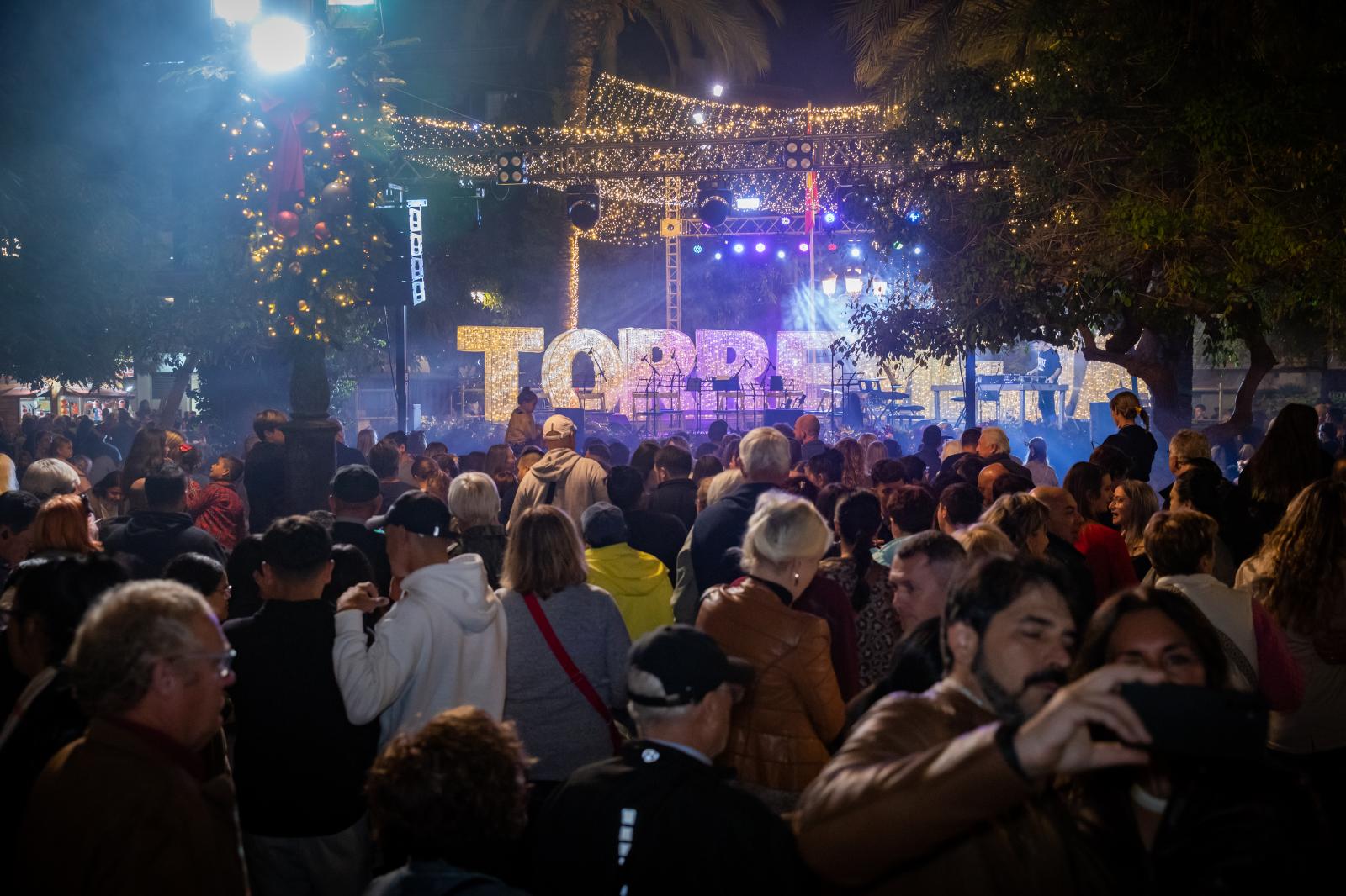 El encendido de las luces de Navidad de Torrevieja, en imágenes