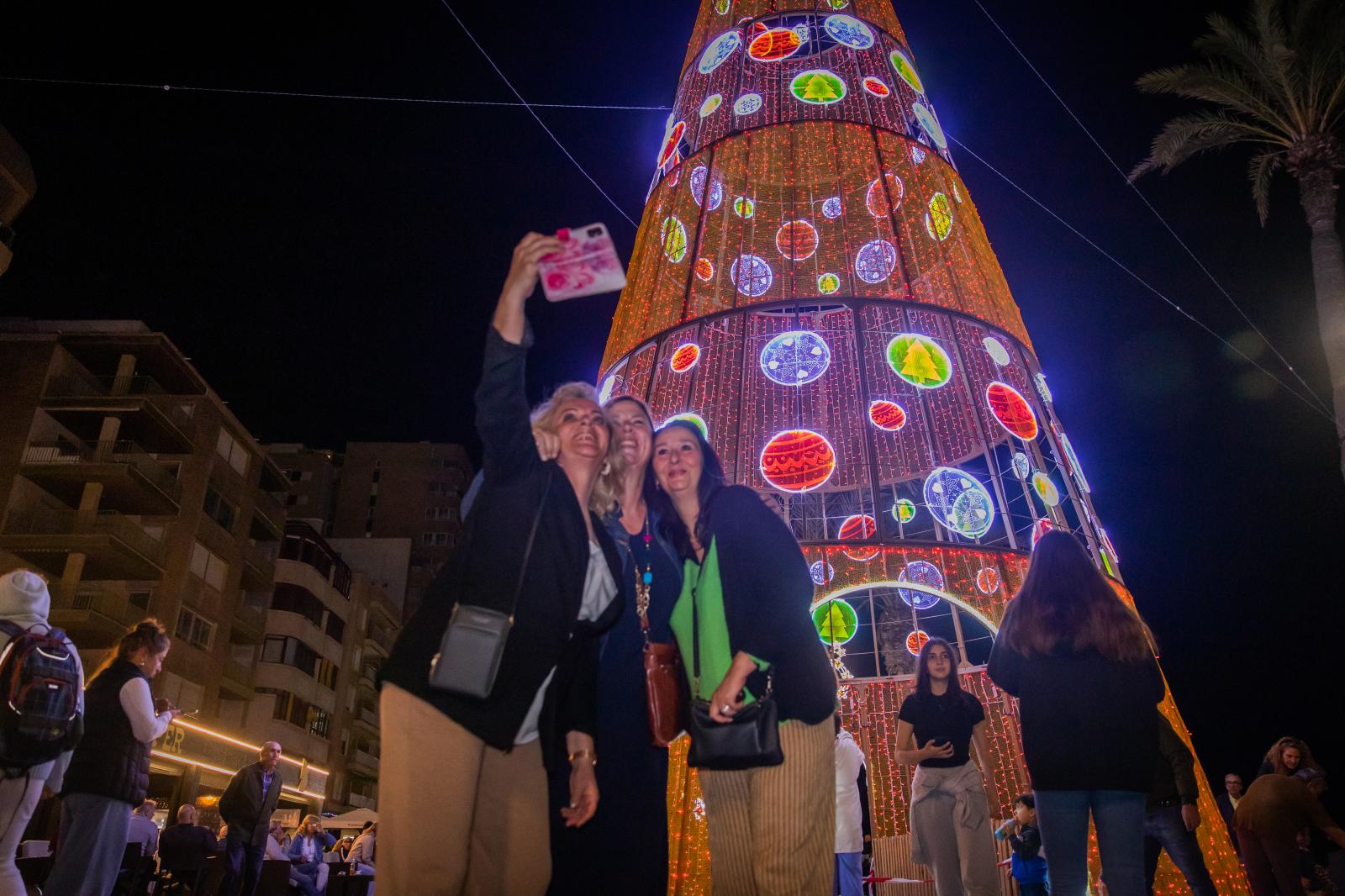 El encendido de las luces de Navidad de Torrevieja, en imágenes