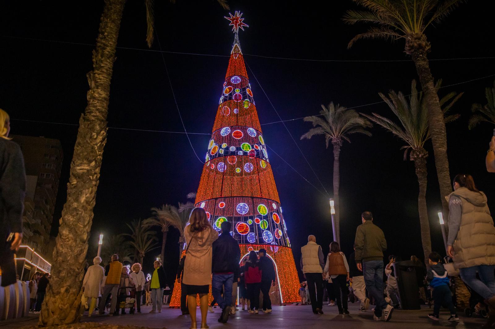 El encendido de las luces de Navidad de Torrevieja, en imágenes