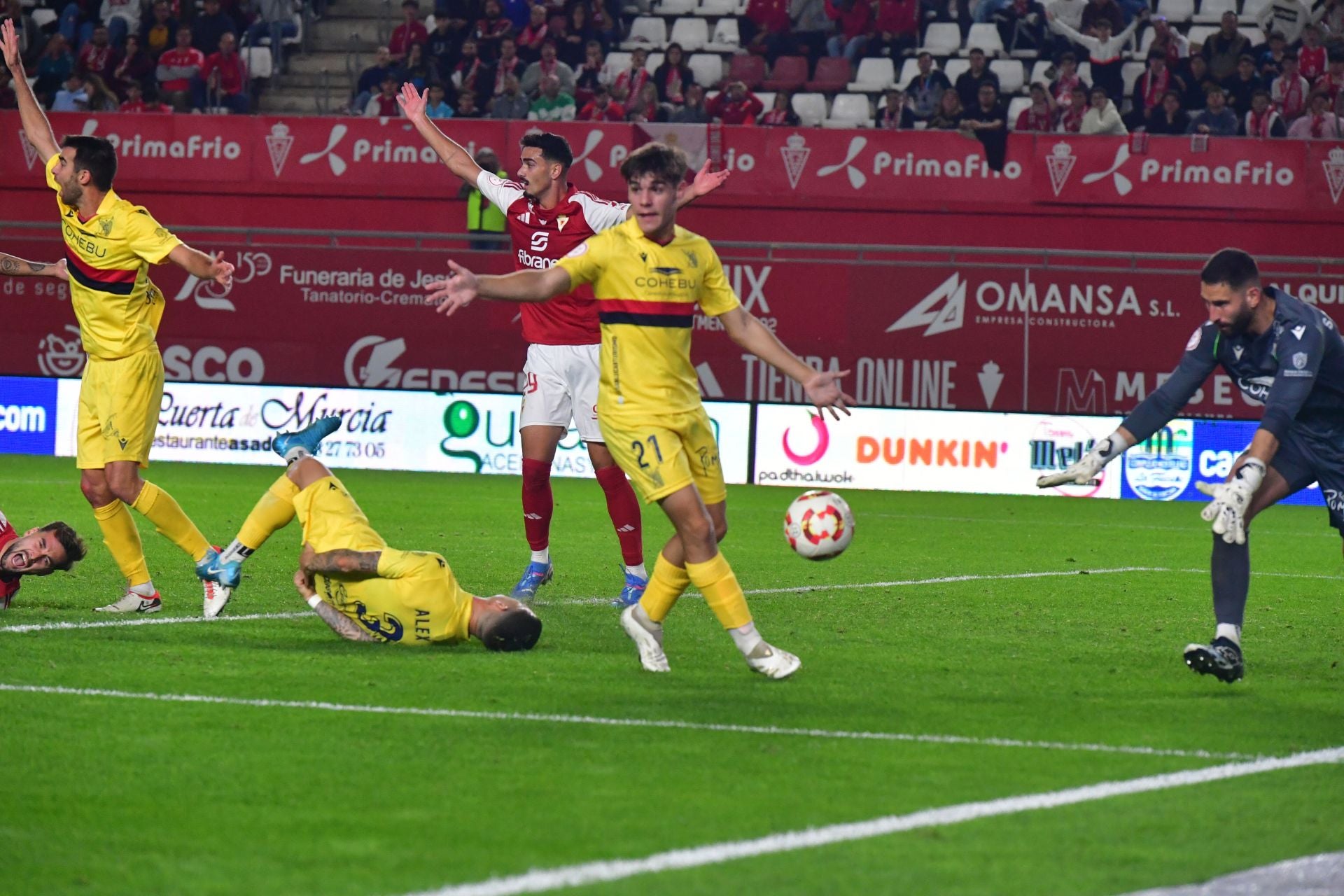 El empate del Real Murcia frente al Atlético Sanluqueño, en imágenes