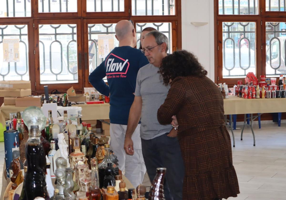 Los coleccionistas de objetos cerveceros se vuelcan en el primer evento de intercambio en San Pedro