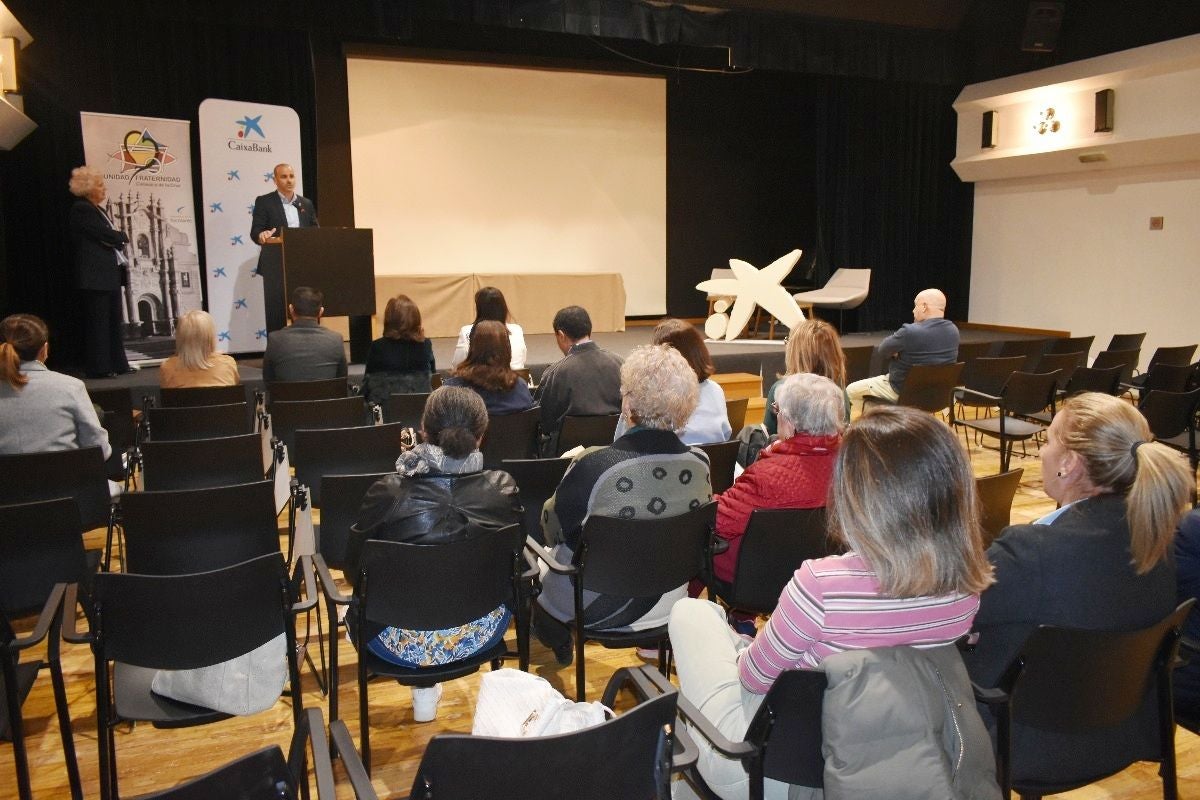 Unidad y Fraternidad entrega las microbecas y presenta concursos Día de la Fraternidad