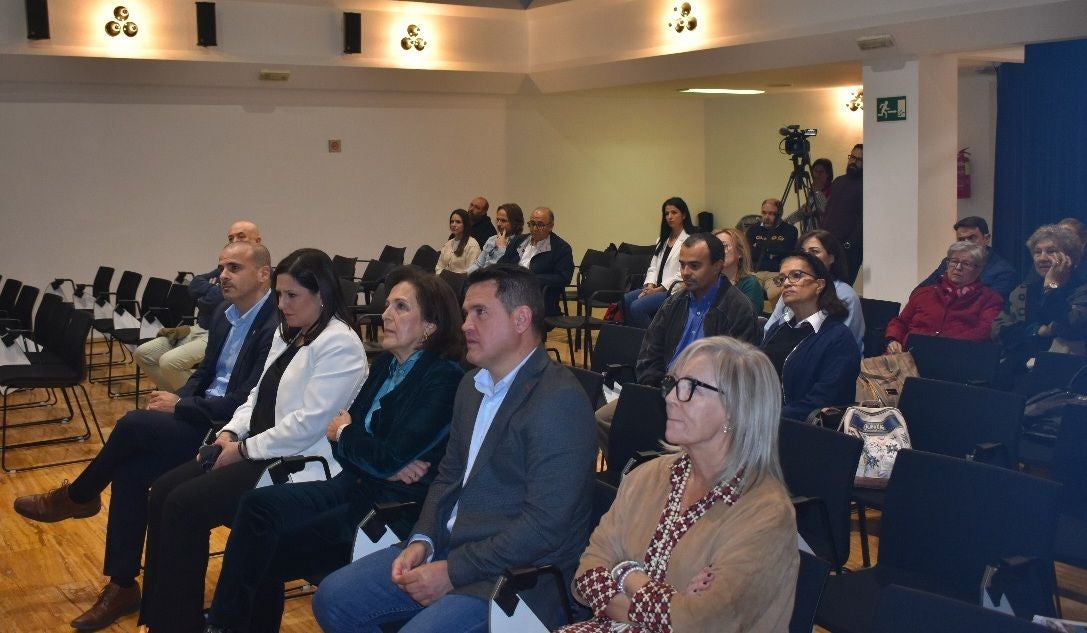 Unidad y Fraternidad entrega las microbecas y presenta concursos Día de la Fraternidad