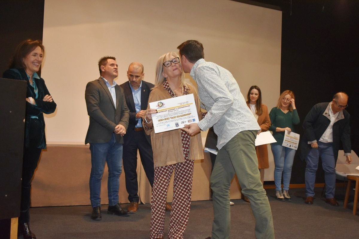 Unidad y Fraternidad entrega las microbecas y presenta concursos Día de la Fraternidad