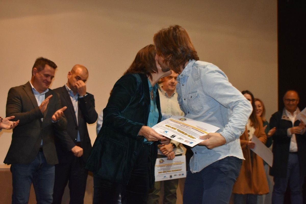 Unidad y Fraternidad entrega las microbecas y presenta concursos Día de la Fraternidad