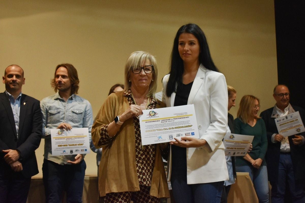 Unidad y Fraternidad entrega las microbecas y presenta concursos Día de la Fraternidad