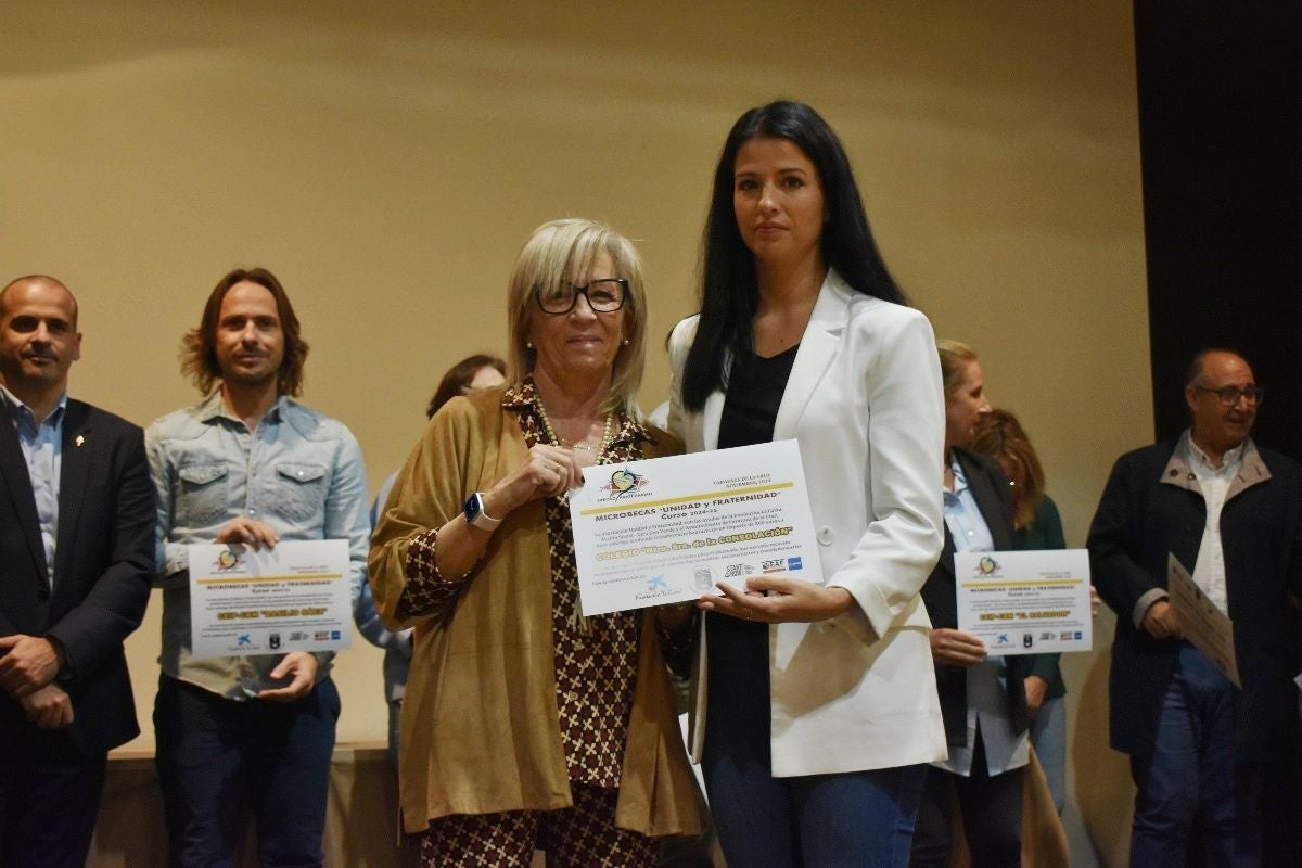 Unidad y Fraternidad entrega las microbecas y presenta concursos Día de la Fraternidad