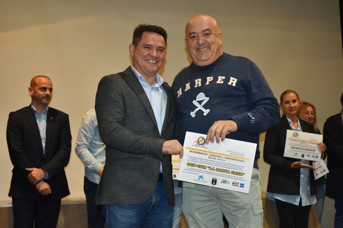 Unidad y Fraternidad entrega las microbecas y presenta concursos Día de la Fraternidad