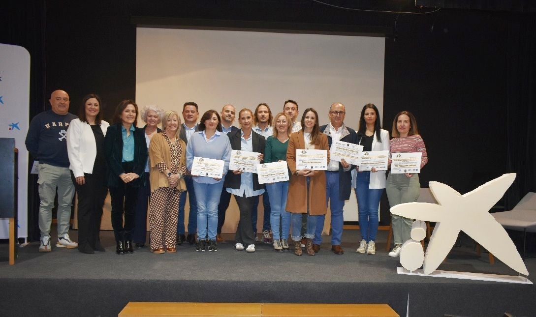 Unidad y Fraternidad entrega las microbecas y presenta concursos Día de la Fraternidad