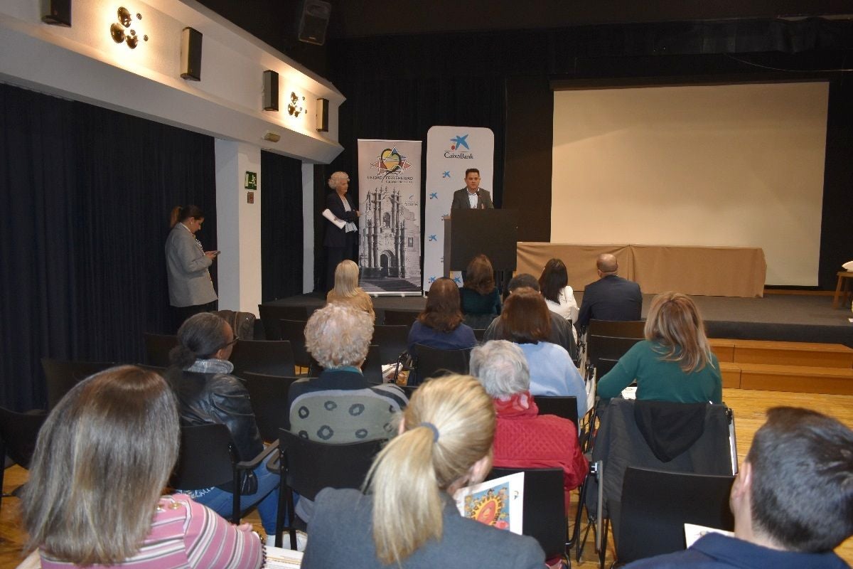 Unidad y Fraternidad entrega las microbecas y presenta concursos Día de la Fraternidad