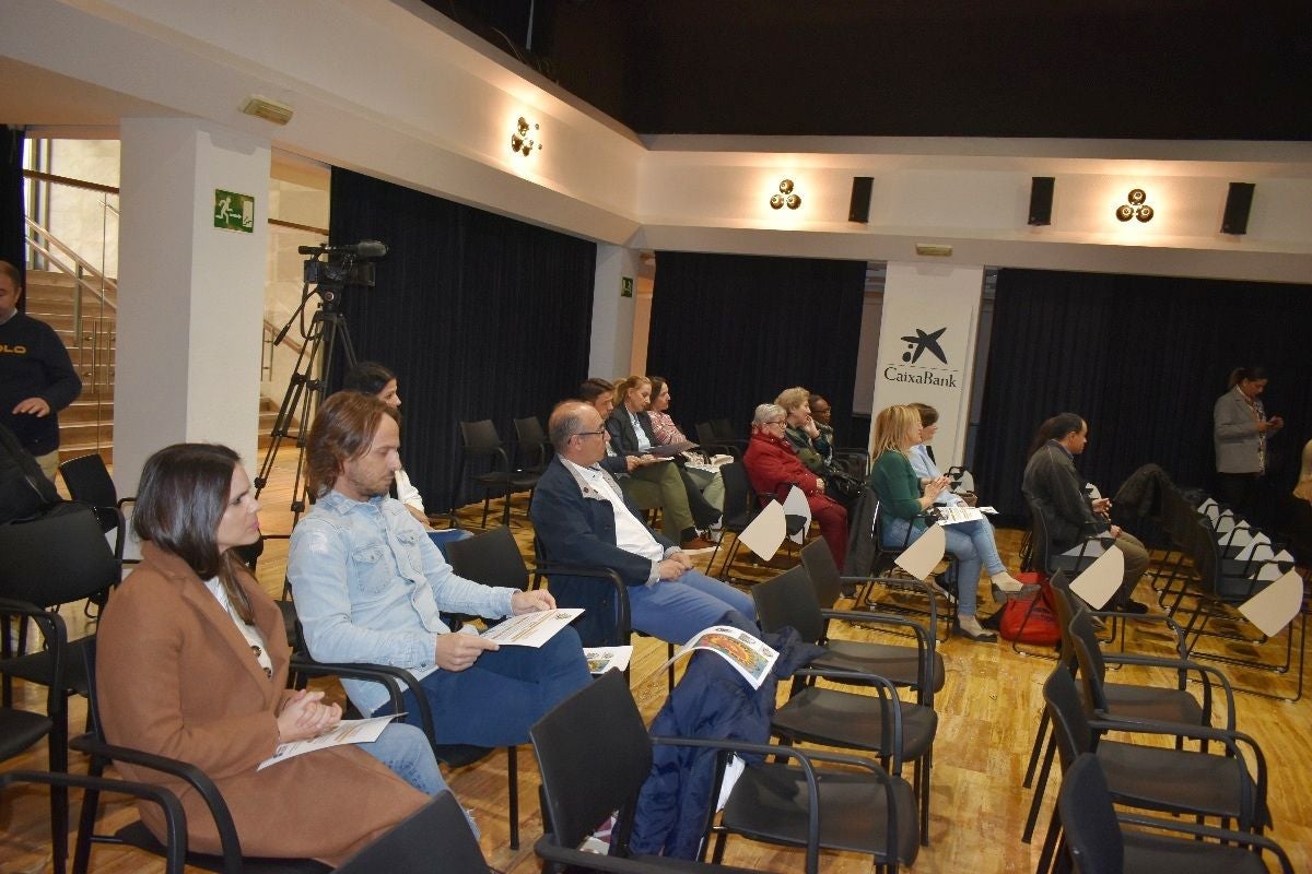 Unidad y Fraternidad entrega las microbecas y presenta concursos Día de la Fraternidad