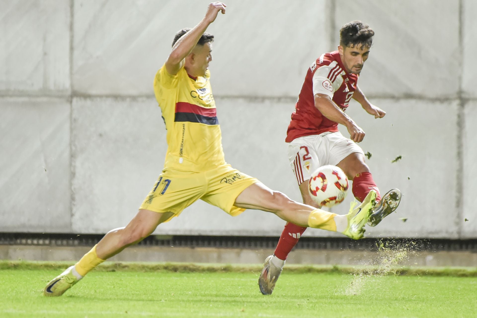 El empate del Real Murcia frente al Atlético Sanluqueño, en imágenes