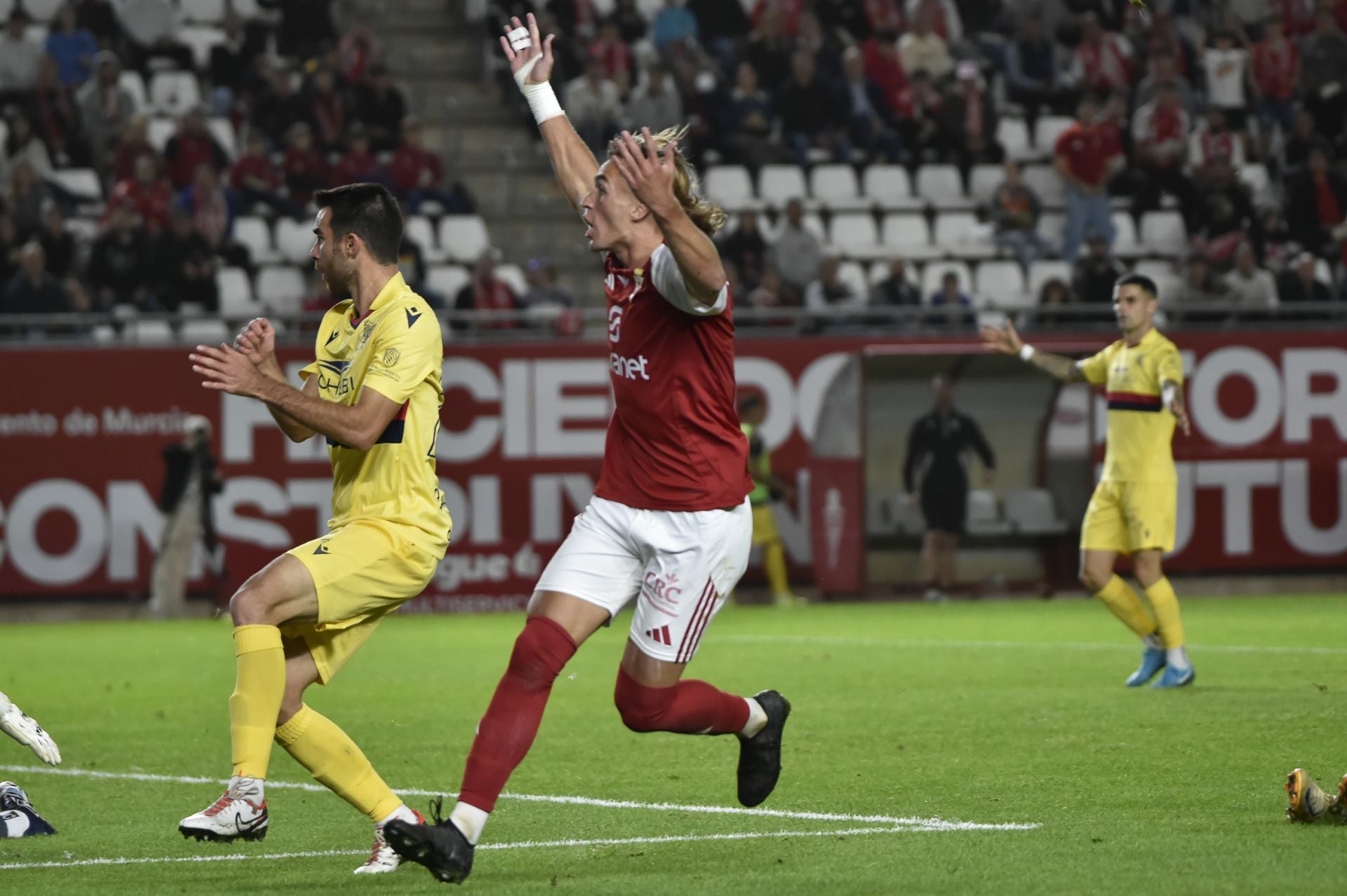 El empate del Real Murcia frente al Atlético Sanluqueño, en imágenes