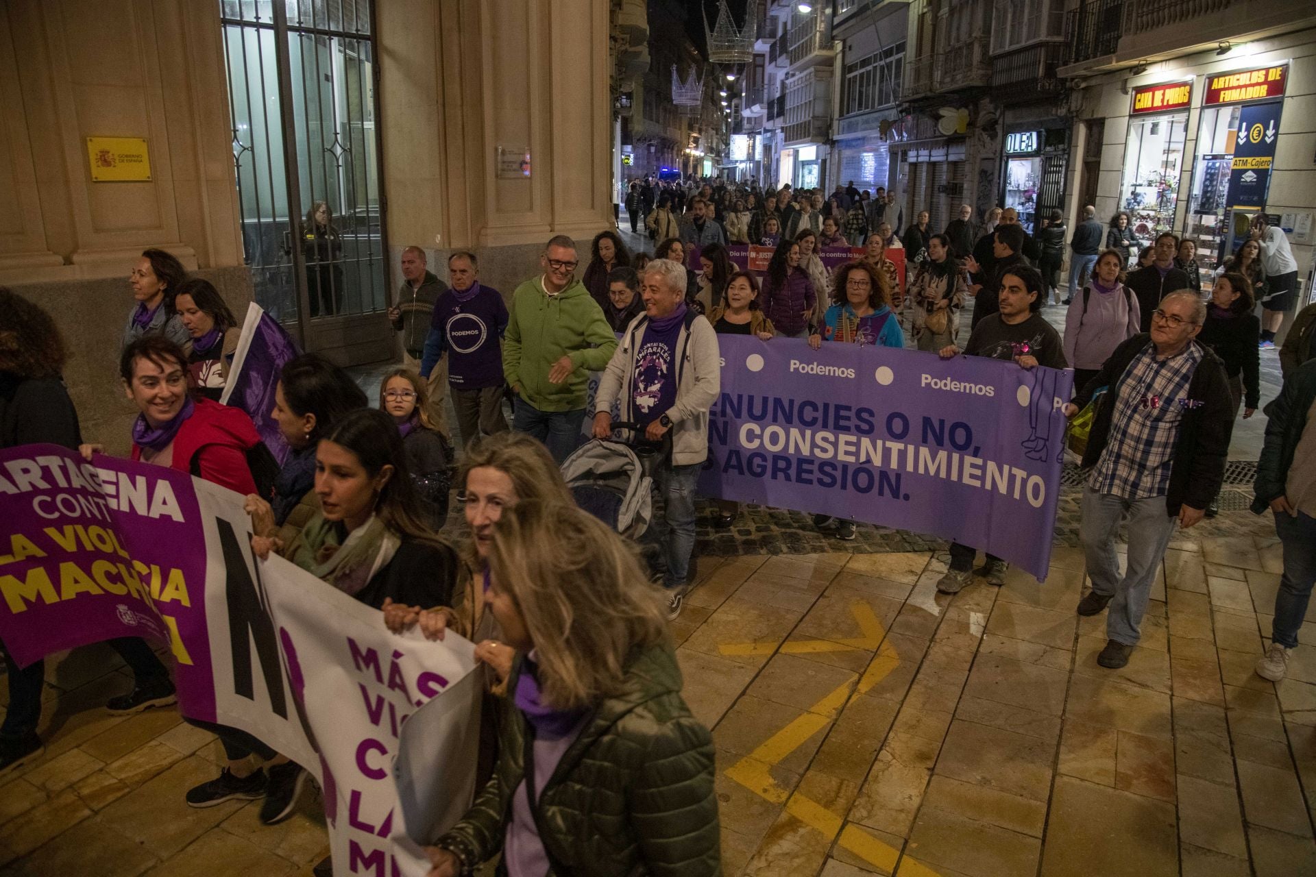 La manifestación contra la violencia machista en Cartagena, en imágenes