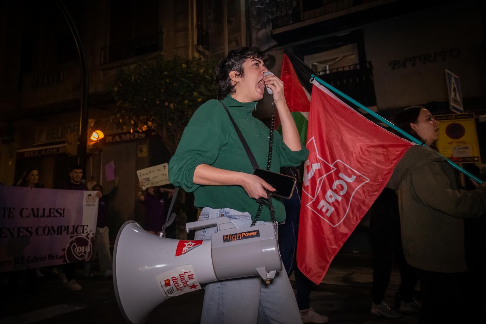 Las imágenes de la marcha del 25-N contra la violencia de género en Orihuela