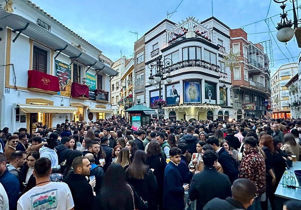 Ambiente festivo en la calle Corredera en Navidad, en una imagen de archivo.