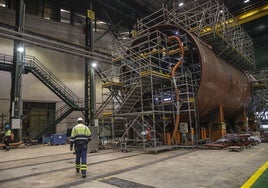 Construcción de uno de los submarinos S-80 en el astillero de Navantia, en una imagen de archivo.