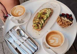 Desayuno de la cafetería nominada.