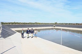 El presidente de la Comunidad, Fernando López Miras, en uno de los colectores de San Javier.
