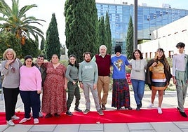 Algunos participantes en el desfile de este martes de la UMU.