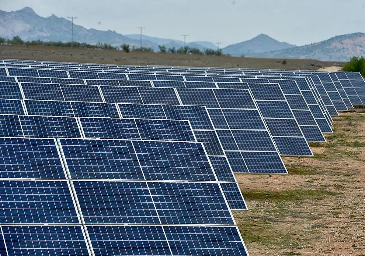Imagen de una planta solar fotovoltaica instalada en la Región de Murcia, en una imagen de archivo.