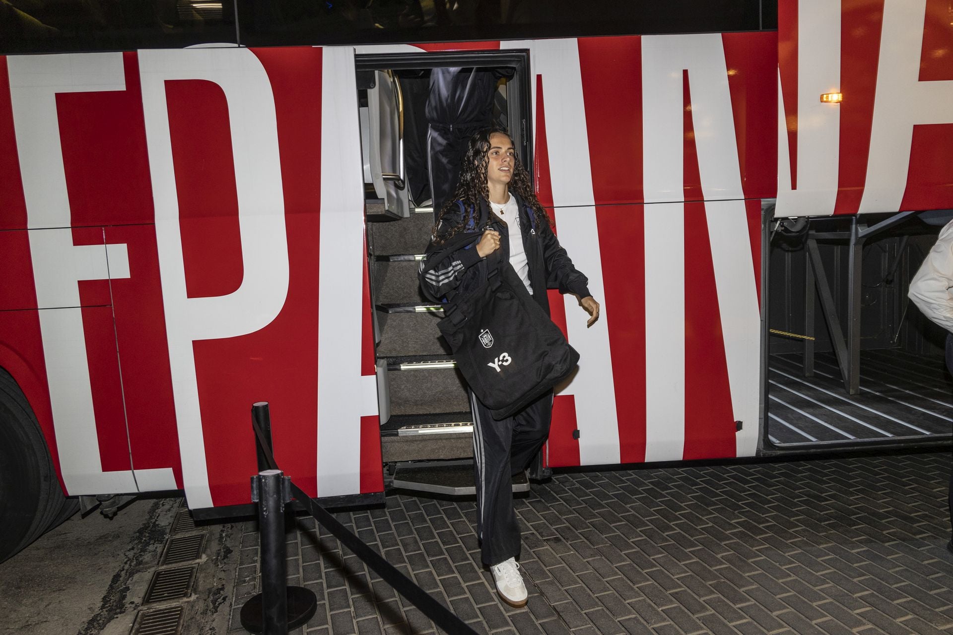 Llegada de la selección español al aeropuerto regional y La Manga Club, en imágenes