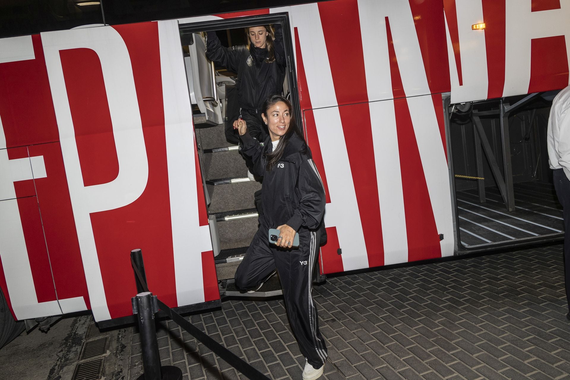 Llegada de la selección español al aeropuerto regional y La Manga Club, en imágenes