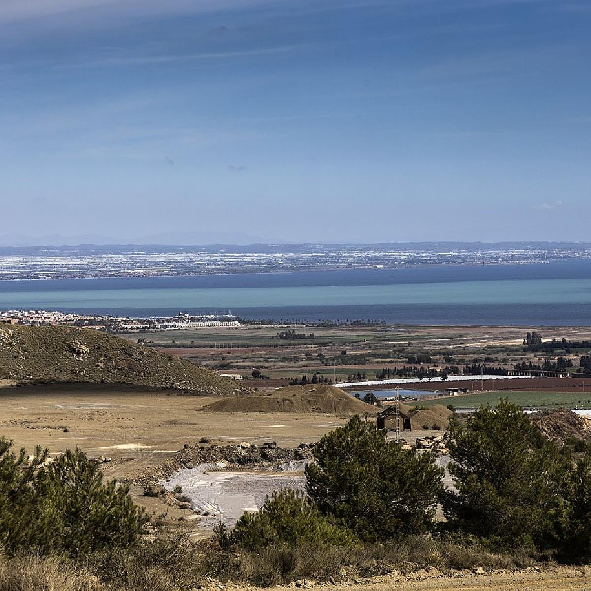 La extensión de la mancha blanca crece por la subida del nivel freático