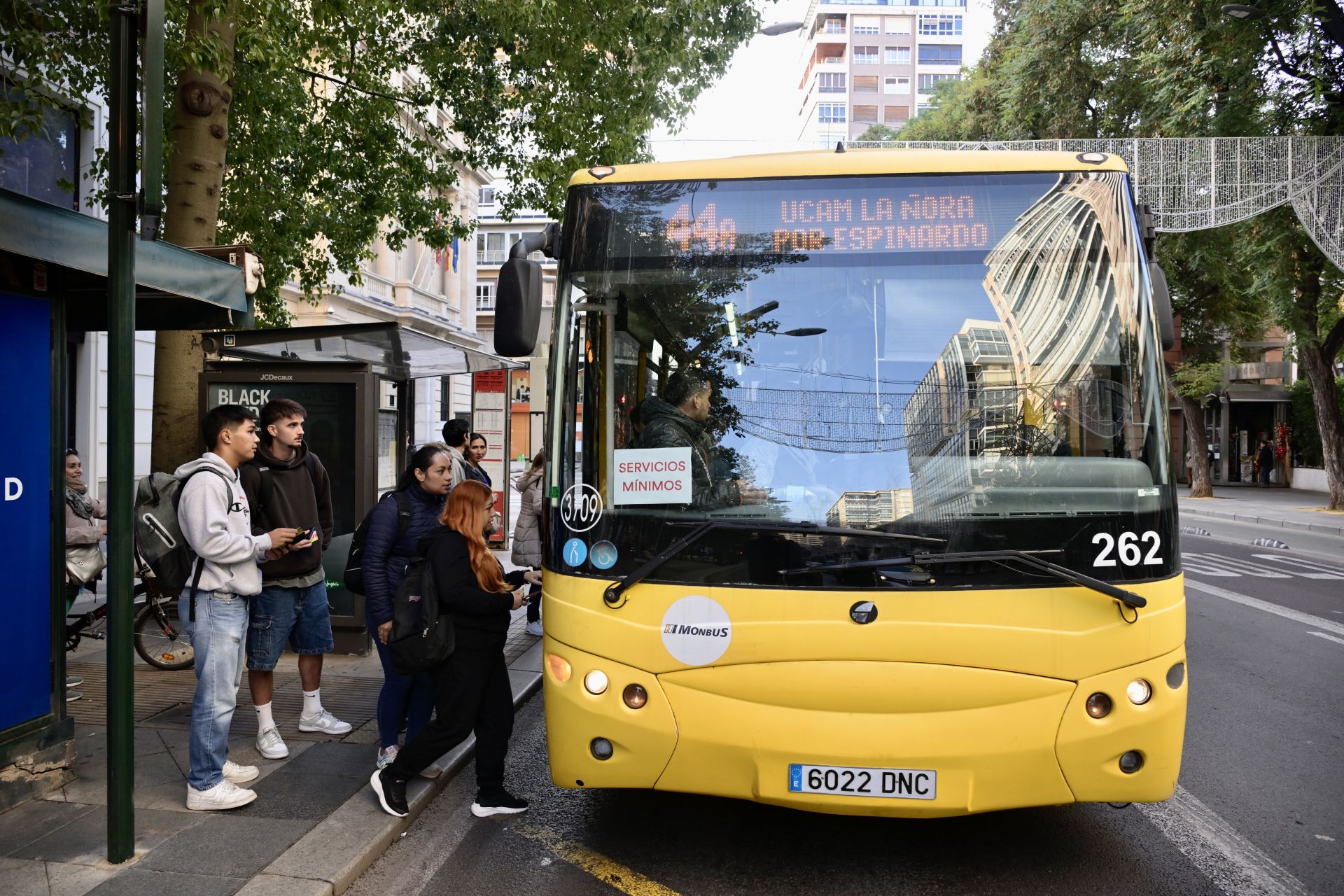 Servicios mínimos en Murcia durante la huelga de transportes de este viernes, en imágenes