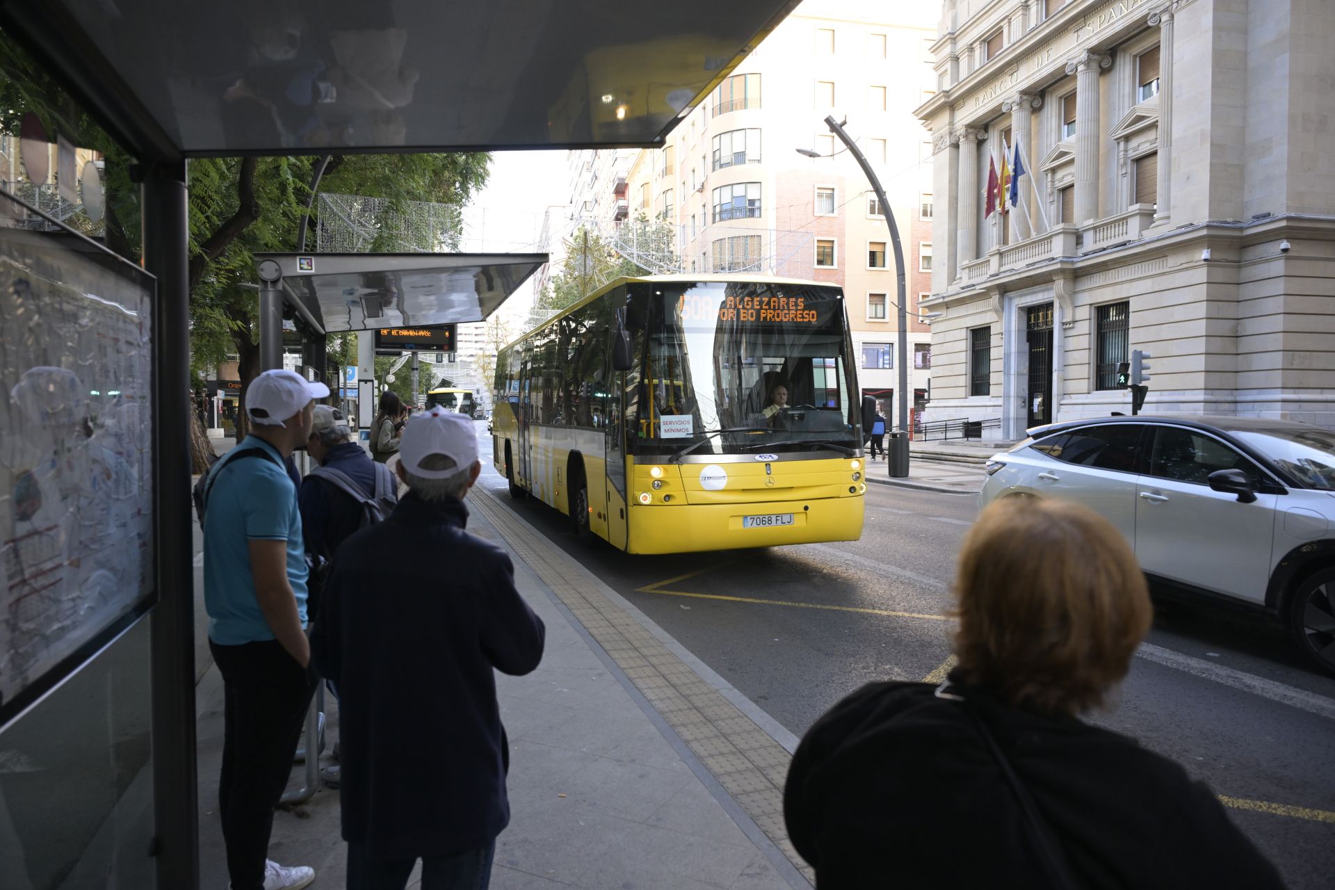 Servicios mínimos en Murcia durante la huelga de transportes de este viernes, en imágenes