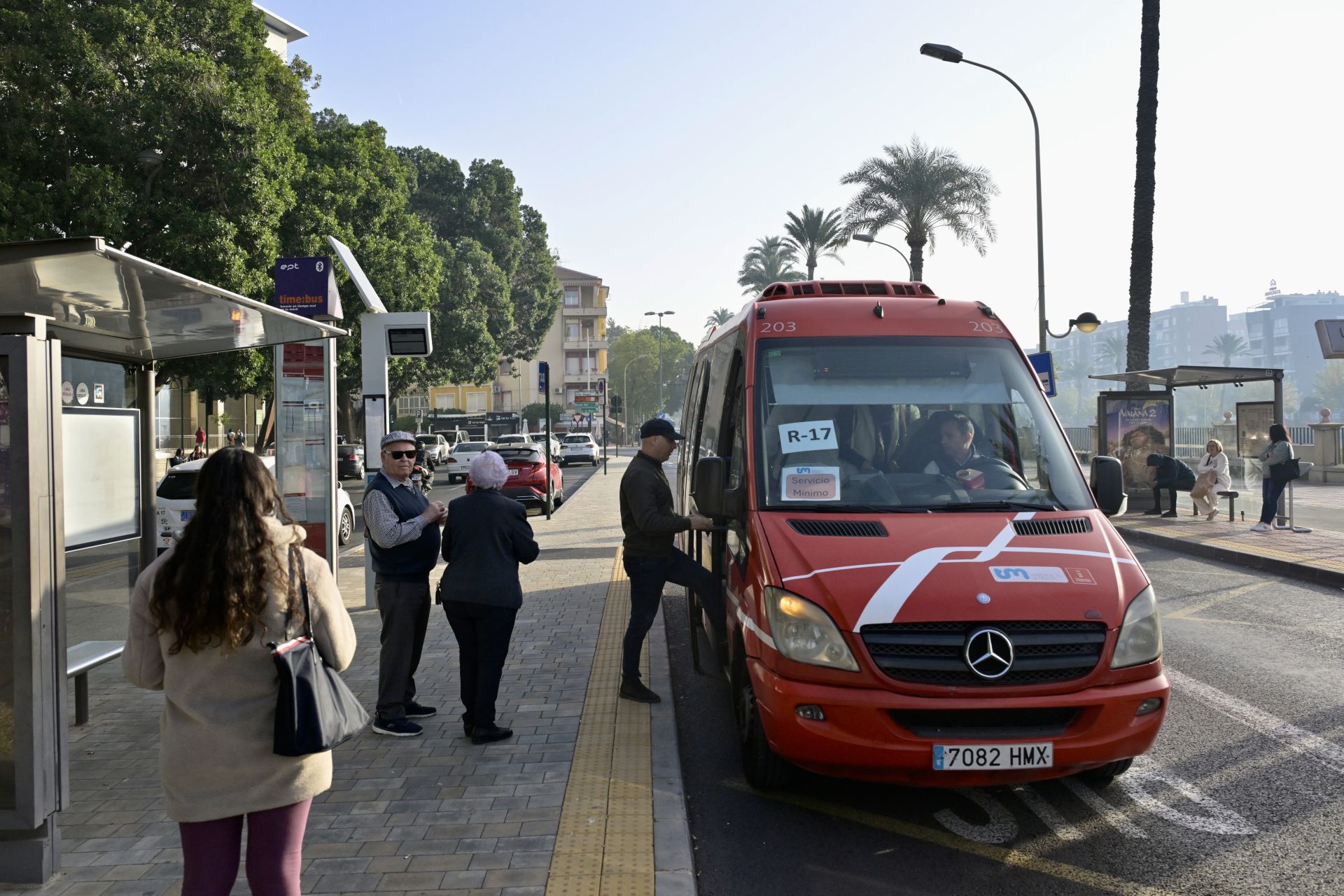 Servicios mínimos en Murcia durante la huelga de transportes de este viernes, en imágenes