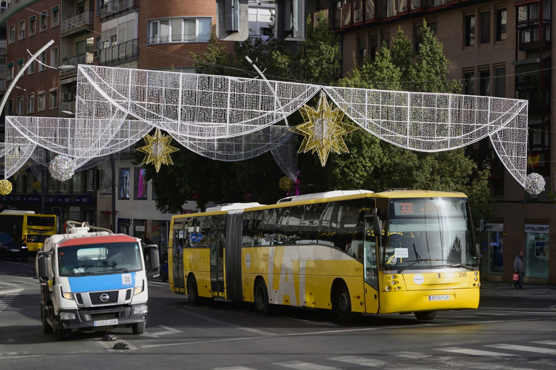 Servicios mínimos en Murcia durante la huelga de transportes de este viernes, en imágenes