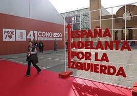 Preparativos del recinto donde el PSOE celebra su Congreso Federal en Sevilla