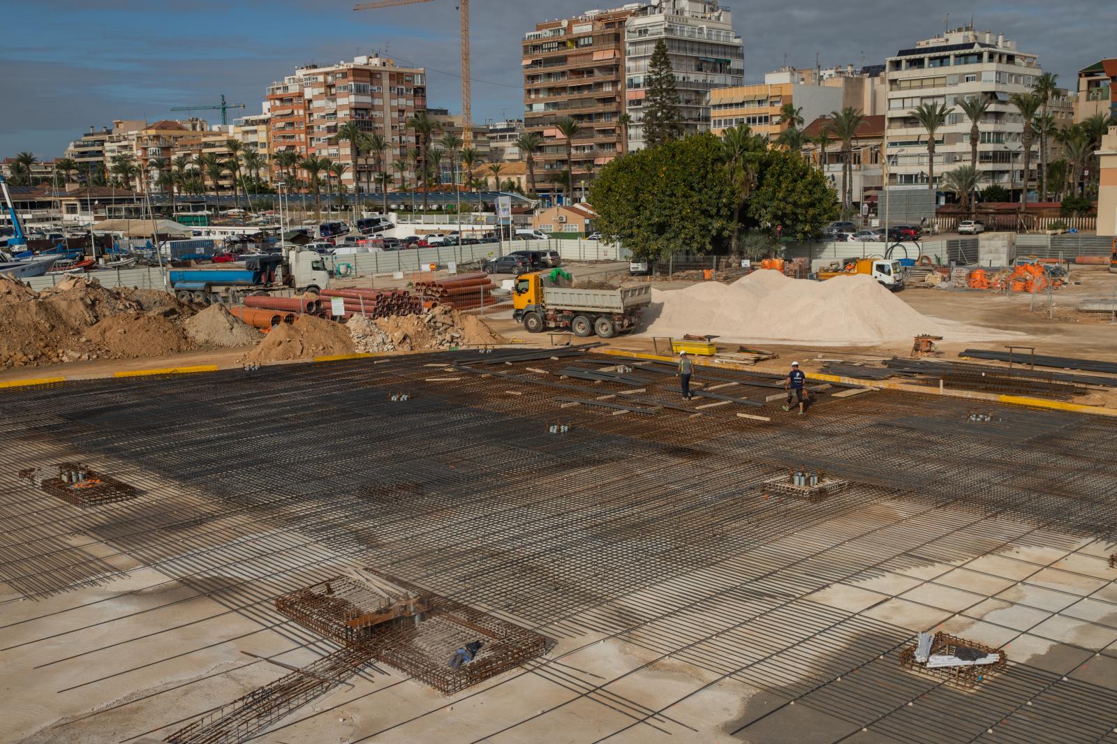 Las imágenes de las obras del nuevo centro de ocio del puerto de Torrevieja