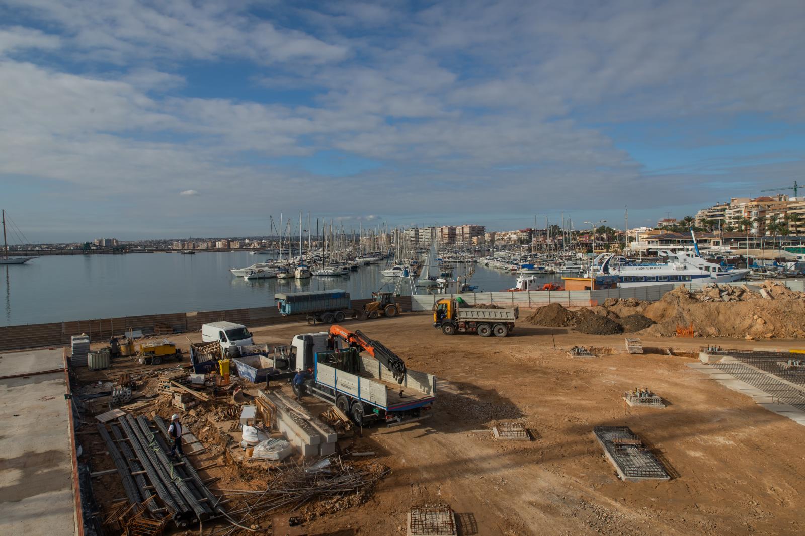 Las imágenes de las obras del nuevo centro de ocio del puerto de Torrevieja