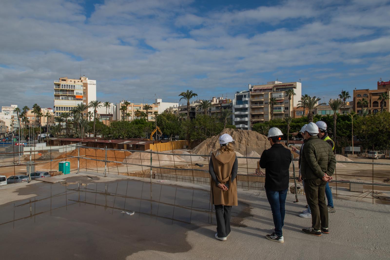 Las imágenes de las obras del nuevo centro de ocio del puerto de Torrevieja